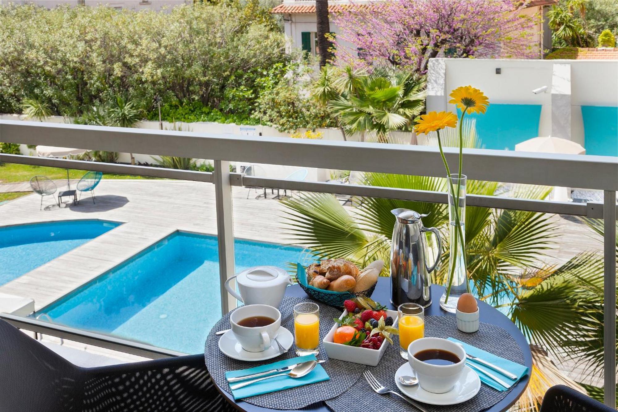 Comfort Room Terrace Pool View